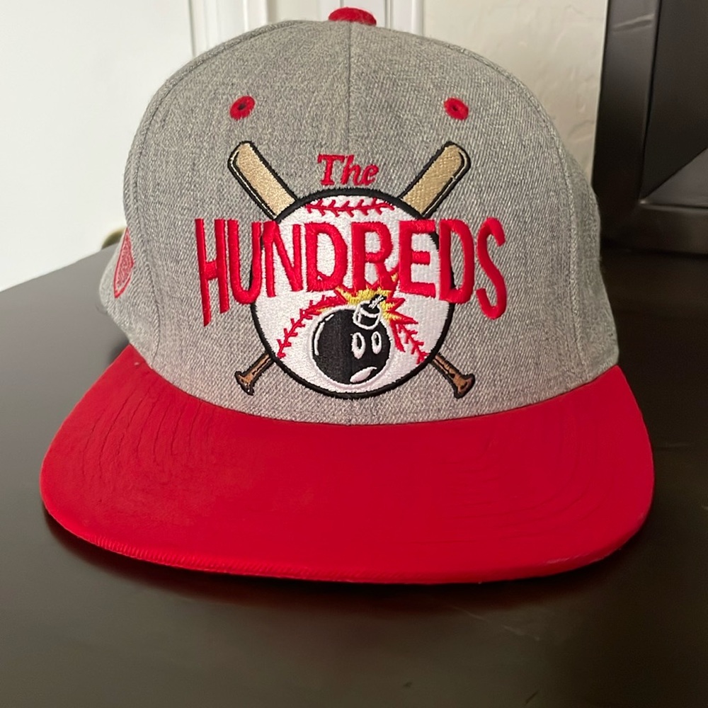 Hundreds hat